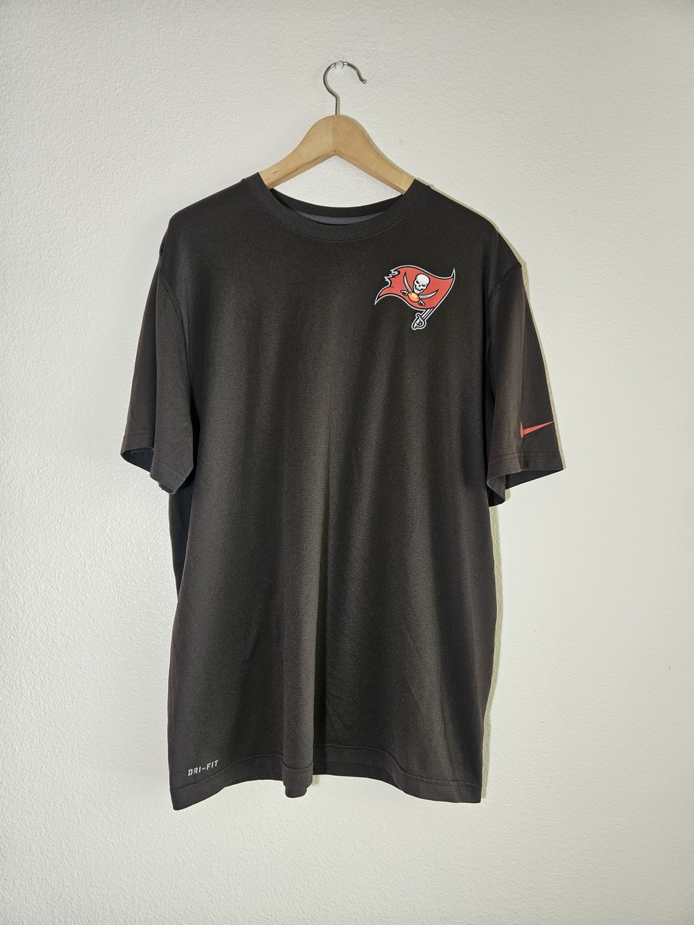 Nike Dri-fit Tampa Bay Buccaneers Dark Gray Short-Sleeve Tee